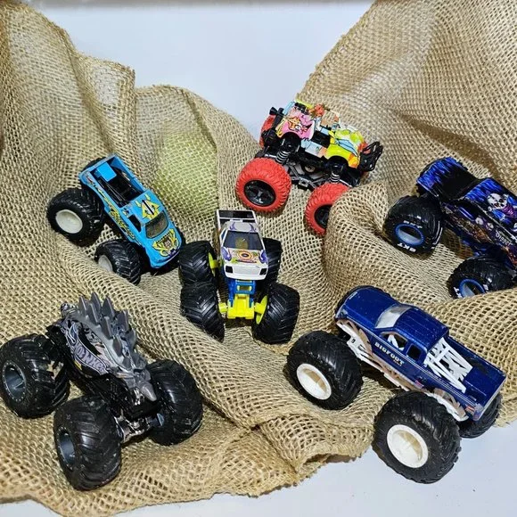 Lot of  Preowned  MONSTER TRUCKS. Backwards ROB, AfterShock, Bigfoot, Sunuva Dig - Picture 2 of 12